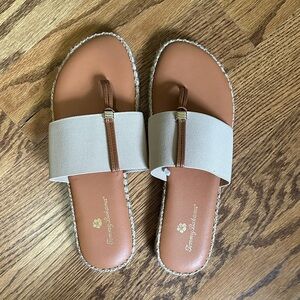 NWOT Tommy Bahama Women's Brown and Cream Sandals